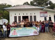 Wujudkan Kepedulian di Bulan Suci, Ketua Kwarda Sultra Serahkan Bantuan Sembako bagi Warga Desa Bokori