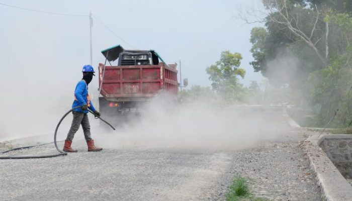 Guru dan Petani Sumringah Jalan Diperbaiki, Ekonomi dan Mobilitas Meningkat