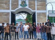 Diduga Pungli, Pendemo Desak Kejati Sultra Segera Tindaklanjuti Status Terdakwa Oknum Kades Mandiodo