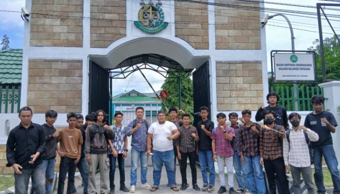 Diduga Pungli, Pendemo Desak Kejati Sultra Segera Tindaklanjuti Status Terdakwa Oknum Kades Mandiodo