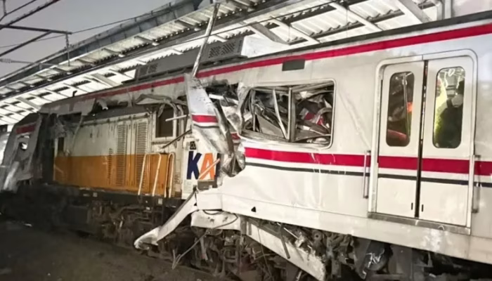 Tabrakan KA Argo Bromo Anggrek & KRL Commuter Line di Stasiun Bekasi Timur, 4 Korban Meninggal