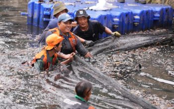 Gubernur DKI Hadiri Pembasmian Ikan Sapu-sapu di Kelapa Gading