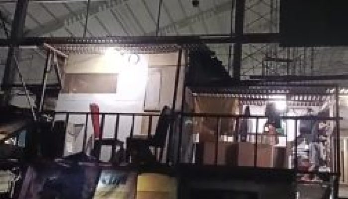 Suara Bising Pekerjaan Gedung Olahraga Hingga Larut Malam