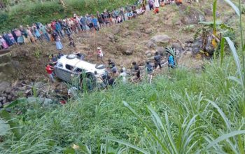 Mobil milik Keai H. Patorahman masuk ke sungai di Dusun Bontomanai saat hendak menuju Lassa-Lassa