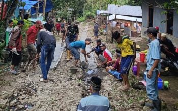 Melalui Semangat Gotong Royong, Warga Kampung Bongkialla Bersama Pemdes Rappolemba Lanjutkan Pengecoran Jalan Penghubung ke Malakaji