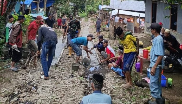 Melalui Semangat Gotong Royong, Warga Kampung Bongkialla Bersama Pemdes Rappolemba Lanjutkan Pengecoran Jalan Penghubung ke Malakaji