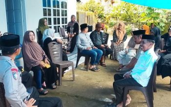 AKP Ibrahim Bersama Wakapolsek dan Anggota Polsek Bungaya Melayat ke Rumah Duka Almarhum Baharuddin H. Tayang