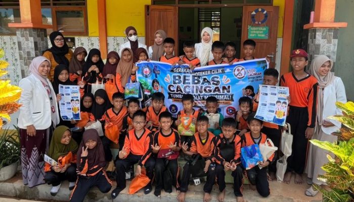 Cegah Infeksi Cacingan, Mahasiswa Profesi Apoteker UHO Lakukan Edukasi di SDN 93 Kendari