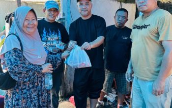 Berbagi Kebahagiaan di Idul Adha, STIE 66 Kendari Bagikan 350 Paket Daging Kurban