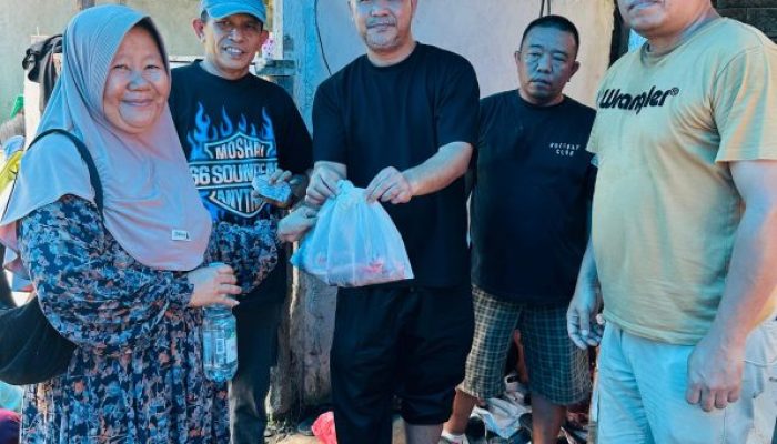 Berbagi Kebahagiaan di Idul Adha, STIE 66 Kendari Bagikan 350 Paket Daging Kurban