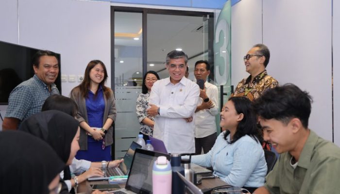 Menaker Yassierli Tegaskan Pentingnya Sertifikasi Kompetensi bagi Lulusan Magang
