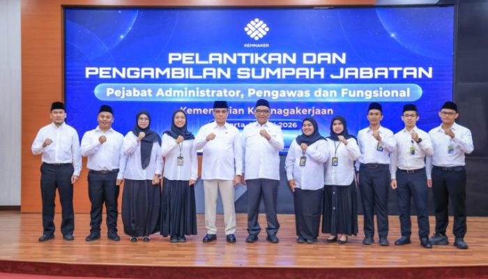 Menaker Lantik 10 Pejabat, Tekankan Penguatan K3 dan Tata Kelola yang Akuntabel