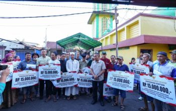 Gubernur Sulsel Salurkan Bantuan Sosial dan Rehabilitasi Rumah Korban Kebakaran Jalan Sultan Alauddin III