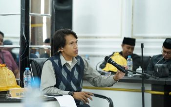 Rapat Pansus Terkait Dugaan Penyelewengan Pelaksanaan Pengadaan Seragam Sekolah Gratis SD/SMP Tahun Anggaran 2025