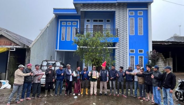 Warga Desa Kanreapia Gowa, Kompak Jemput dan Arak Piala Kalpataru