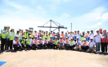 Tonggak Penting, Gubernur Kalimantan Barat Lepas Ekspor Perdana Melalui Terminal Kijang