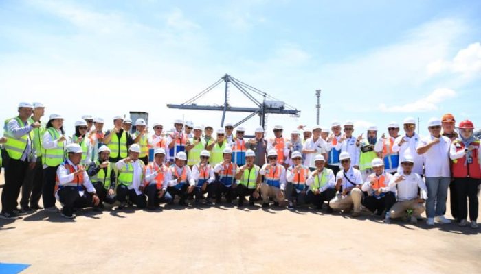 Tonggak Penting, Gubernur Kalimantan Barat Lepas Ekspor Perdana Melalui Terminal Kijang