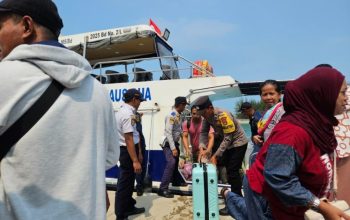 Jakarta On The Spot, Polres Kepulauan Seribu Perkuat Pelayanan Humanis di Dermaga Melalui Bantuan Penumpang dan Sosialisasi Layanan Polisi 110