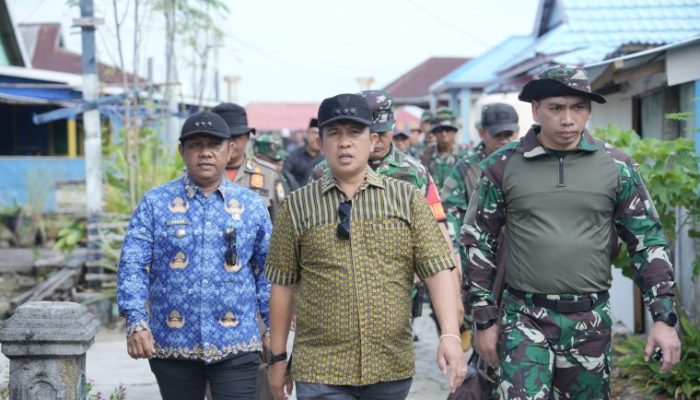 Jalan Kaki ke Titik Nol TMMD, Bupati Morowali Pastikan Pembangunan Menjangkau Kepulauan