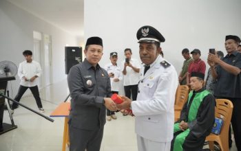 Lantik Aris M Said sebagai Pj Kades Matano, Bupati Morowali Titip Pesan Jaga Desa dan Layani Warga