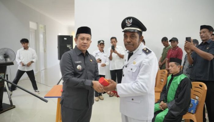Lantik Aris M Said sebagai Pj Kades Matano, Bupati Morowali Titip Pesan Jaga Desa dan Layani Warga