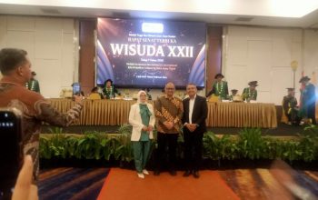 Prof Dr Eng Sudarsono Dampingi Prof Dr Eng Khairul Munadi Hadiri Wisuda XXII STIE 66 Kendari