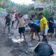 Keluhan Warga Dijawab Aksi, Komunitas Muda Al-Maqam Swadaya Tambal Jalan Berlubang
