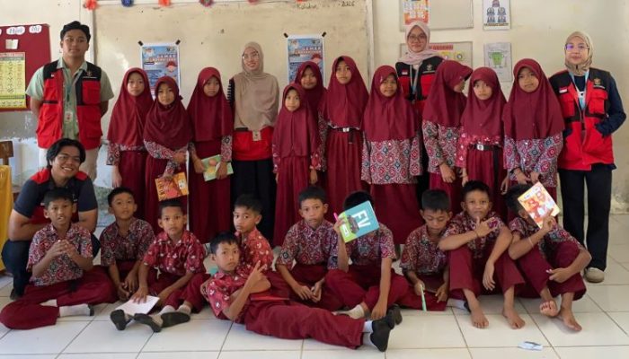 Mahasiswa KKN Gelombang 116 Universitas Hasanuddin Dorong Minat Konsumsi Ikan Anak Sekolah Dasar melalui Program GEMARI