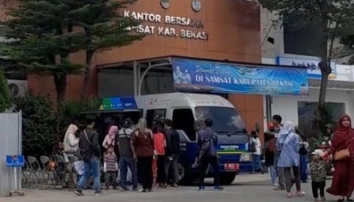 Samsat Keliling Hadir di Cikarang Jababeka, Warga Kabupaten Bekasi Bisa Bayar Pajak Kendaraan dengan Mudah