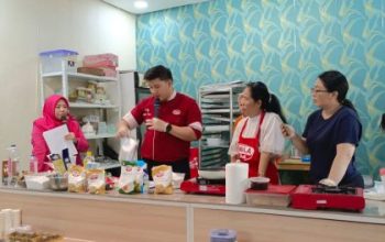 KPGEN PWDPI Bersama Ika Boga Dan Baking Club Loyang Mas Lampung Gelar Latbar Bola Deli Dan Aneka Kue Bahan Gluten Free