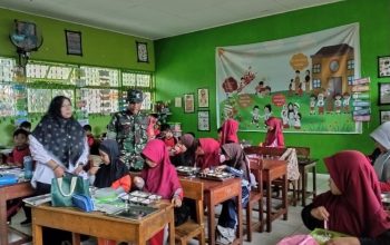 Sukseskan Program MBG, Babinsa Kelurahan Parangbanoa Koramil 1409-05/Pallangga Turun Langsung Pendampingan di Sekolah