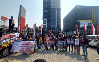 Diduga Intimidasi Wartawan dan Manipulasi Data, Ratusan Jurnalis Geruduk PERADI Desak Pemecatan Advokat Iki Dulagin