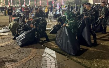 Tak Hanya Amankan HUT RI ke-81, Prajurit Kodam Jaya Bersihkan Kawasan Monas