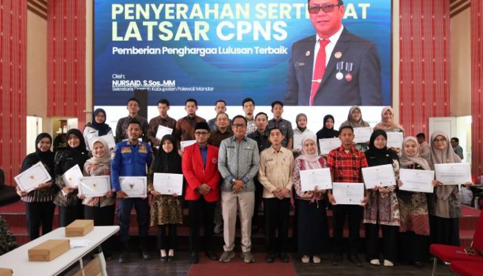 162 CPNS Polewali Mandar Terima Sertifikat Latsar, Personel Satpol PP dan Damkar Borong Penghargaan Lulusan Terbaik