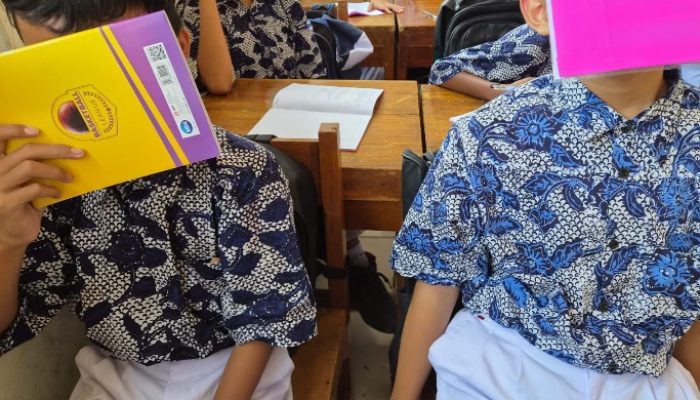 Perbedaan Warna Batik di SMP Negeri 1 Batang Jadi Sorotan Publik