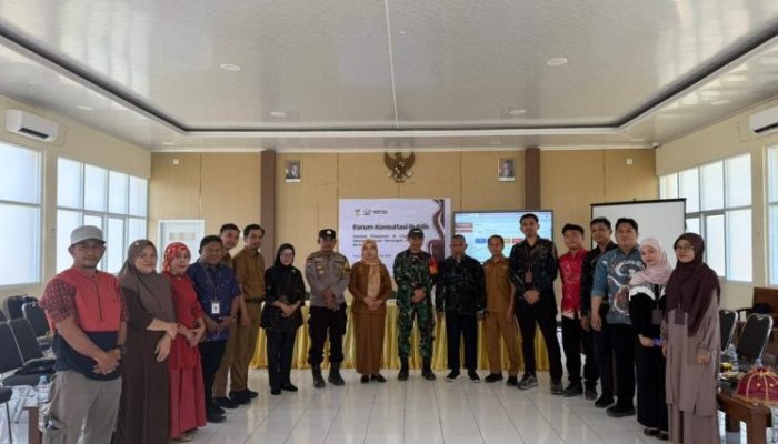 Babinsa Romangloe Hadiri Forum Konsultasi Publik: Transparansi Standar Pelayanan di SMP 24 Gowa