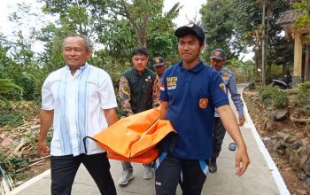Ancaman Longsor Mengintai, Warga Gringgingsari Sikapi dengan Simulasi