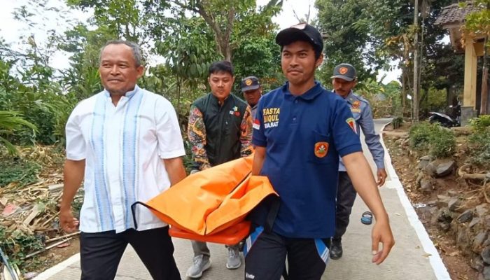 Ancaman Longsor Mengintai, Warga Gringgingsari Sikapi dengan Simulasi