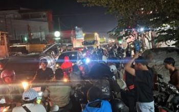 Ratusan Kendaraan Antre Puluhan Kilometer di SPBU Pallangga, Warga Desak Pemerintah Evaluasi Pertamina Sulsel
