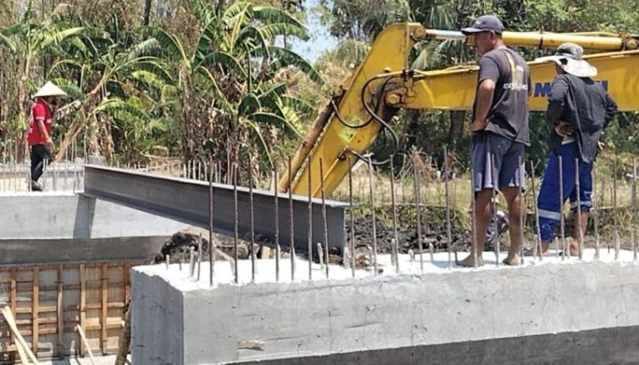 Semangat Gotong Royong Pembangunan Jembatan Jatia Gowa Tembus 36%