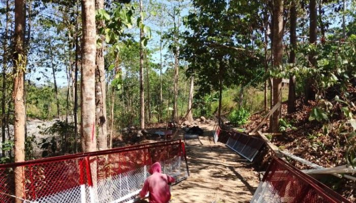 Wujudkan Impian Warga Bungaya, Personel Yonzipur Bersama Kodim 1409/Gowa Kebut Jembatan Gantung