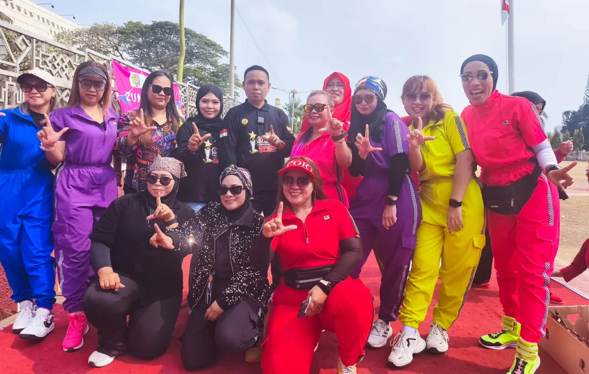 Senam Zumba Penuh Semangat, Bazar UMKM Merah Putih PWDPI Sukses Digelar Dihadiri 1.000 Peserta