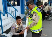 Kasat Lantas Polresta Gowa Dampingi Imam Hanafi Terima Penghargaan
