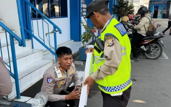Kasat Lantas Polresta Gowa Dampingi Imam Hanafi Terima Penghargaan