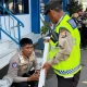 Kasat Lantas Polresta Gowa Dampingi Imam Hanafi Terima Penghargaan