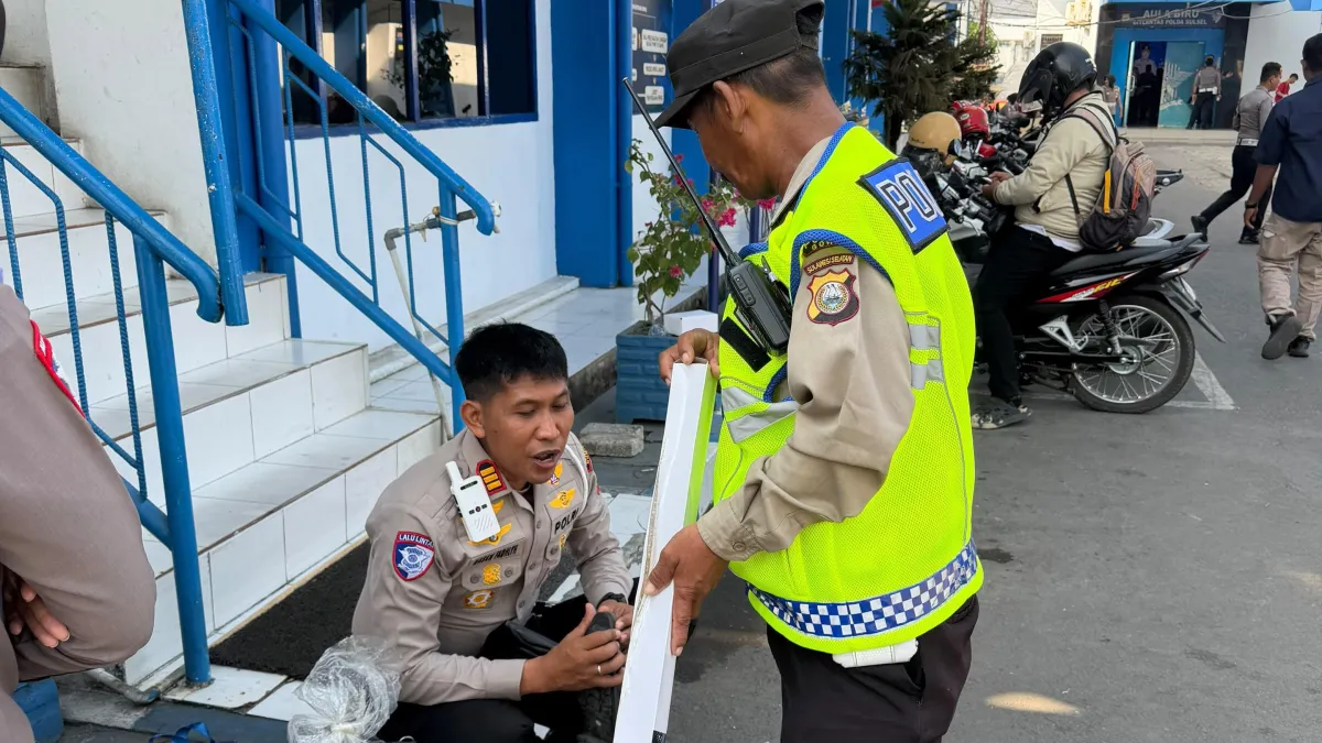 Kasat Lantas Polresta Gowa Dampingi Imam Hanafi Terima Penghargaan