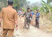 Sinergi TNI-Polri Bersama Manggala Agni dan Warga Padamkan Kebakaran Lahan di Gowa