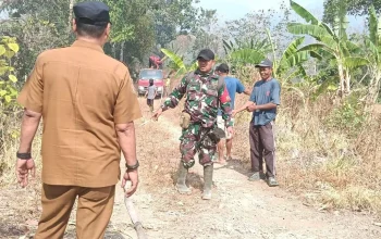 Sinergi TNI-Polri Bersama Manggala Agni dan Warga Padamkan Kebakaran Lahan di Gowa