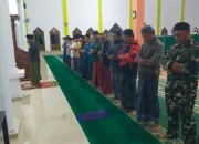 Hangatkan Suasana Pagi, Babinsa Koramil 1409-07/Tompobulu Ba'da Subuh Ngobrol Bareng Warga Binaan