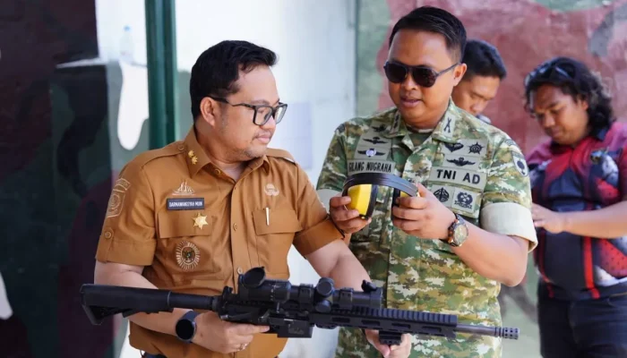 Latihan Menembak di Makodim 1409/Gowa, Dandim Dampingi Wabup Darmawangsyah